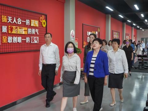 天下总工会女职工部莅临利国娱乐国际老牌w66电气调研女职工事情