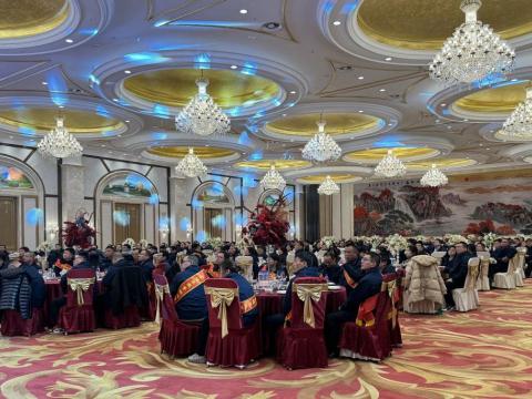 雄鹰展翅震寰宇 威龙腾飞冲云霄|利国娱乐国际老牌w66电气召开2023年度总结表扬大会暨2024年迎新春晚会