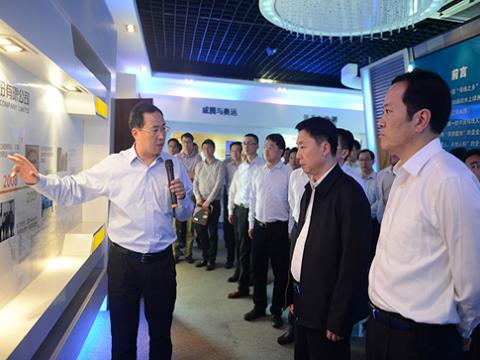 镇江市委书记夏锦文莅临利国娱乐国际老牌w66股份视察